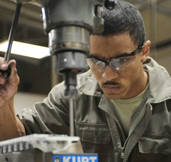worker-659884_1280 worker-659884_1280